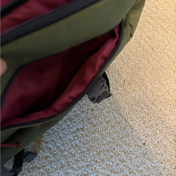 Patagonia Green Sling Bag - Picture 4 of 5